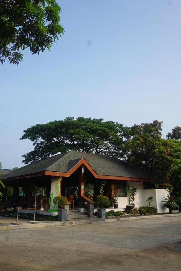 Floating Sanctuary Resort Powered By Cocotel Bulacan Esterno foto