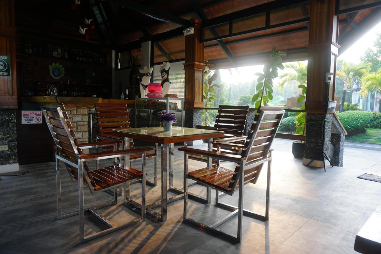 Floating Sanctuary Resort Powered By Cocotel Bulacan Esterno foto