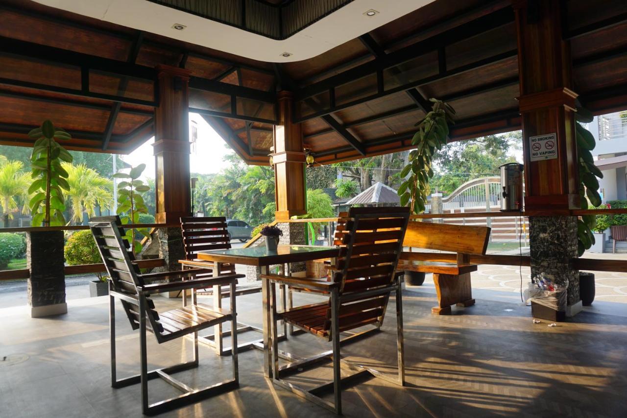 Floating Sanctuary Resort Powered By Cocotel Bulacan Esterno foto