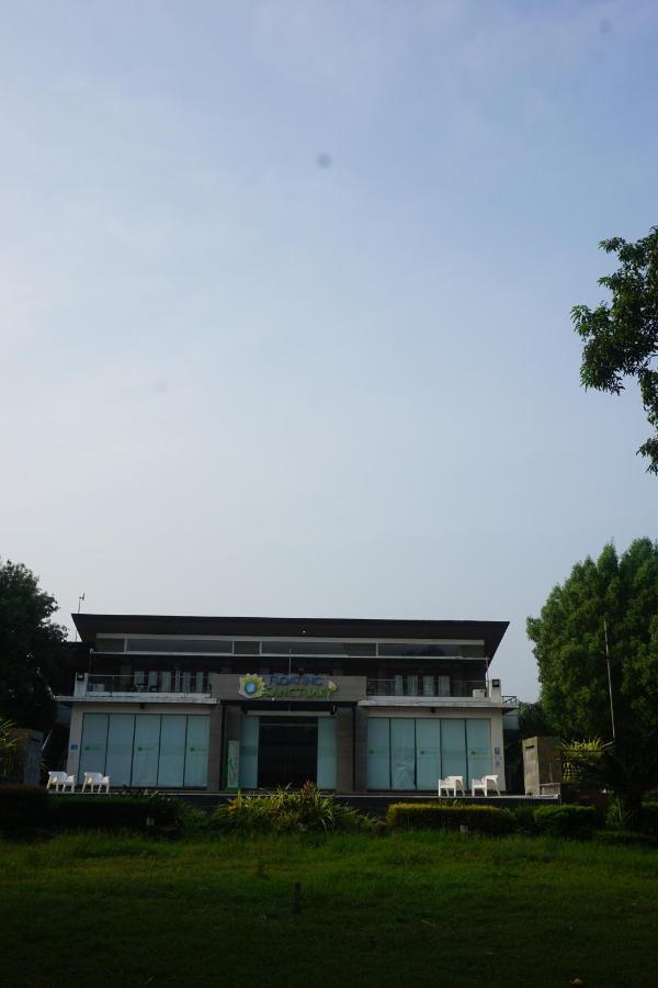 Floating Sanctuary Resort Powered By Cocotel Bulacan Esterno foto