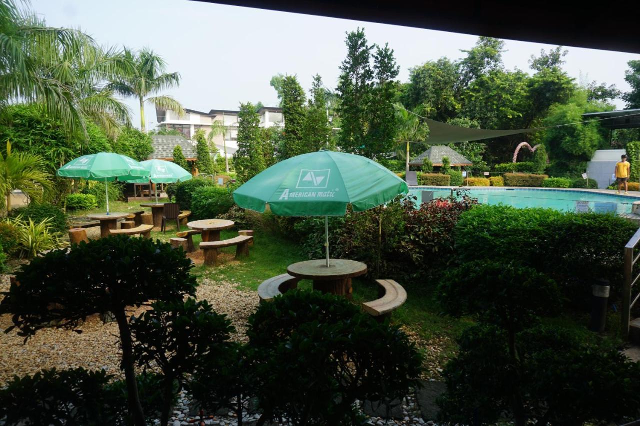 Floating Sanctuary Resort Powered By Cocotel Bulacan Esterno foto