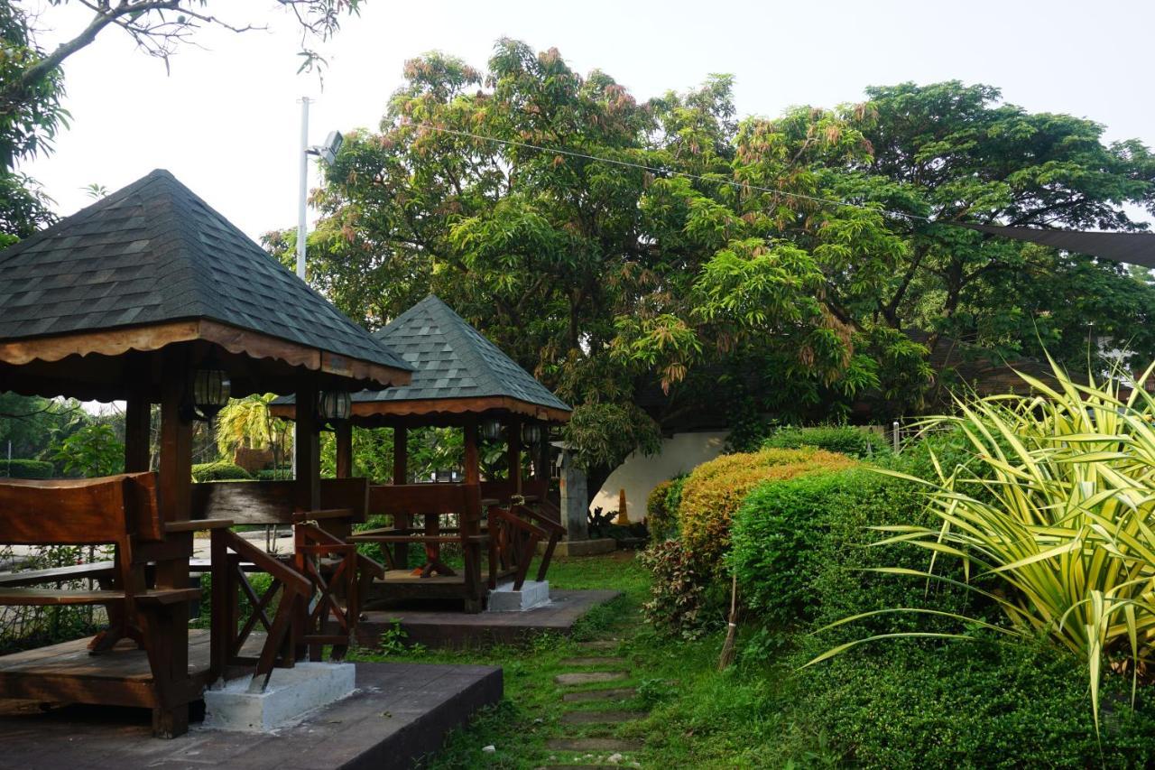 Floating Sanctuary Resort Powered By Cocotel Bulacan Esterno foto