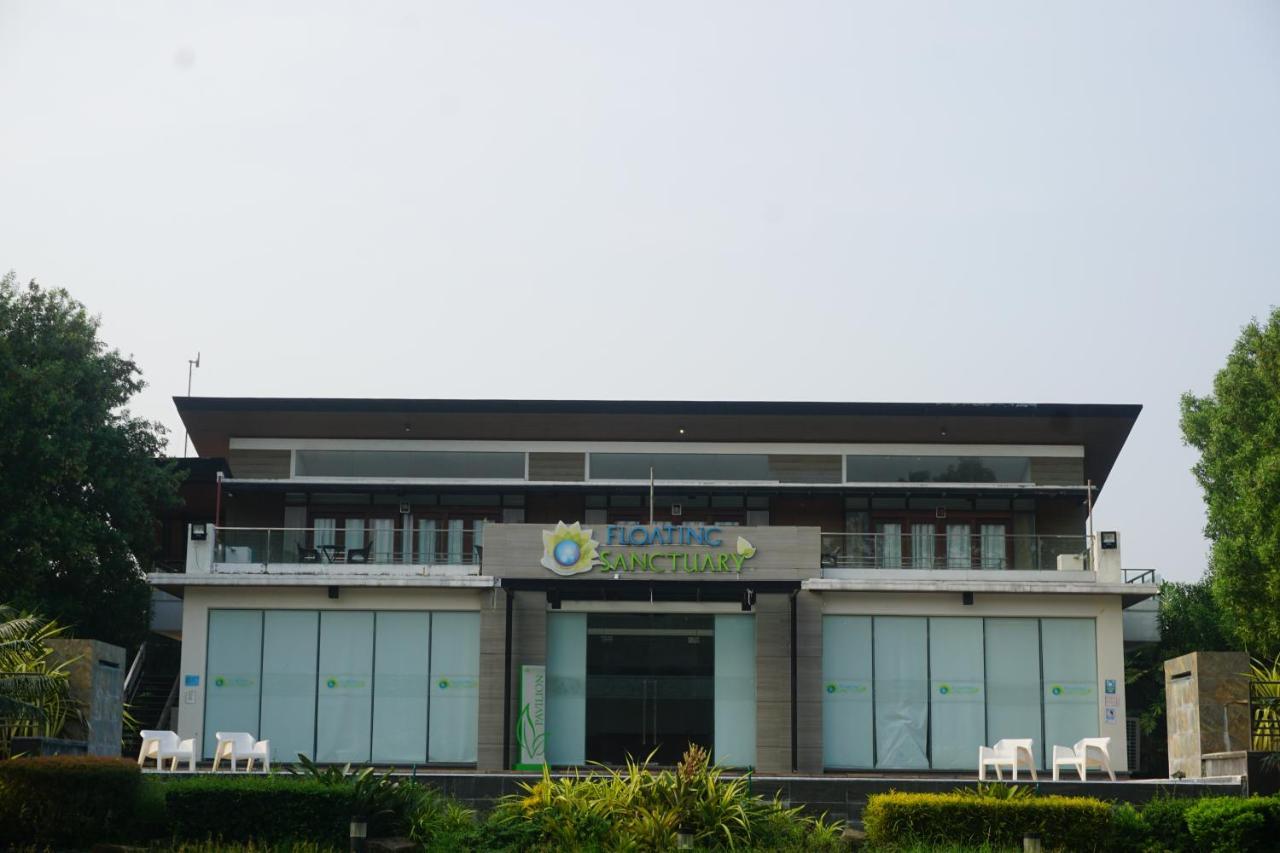 Floating Sanctuary Resort Powered By Cocotel Bulacan Esterno foto