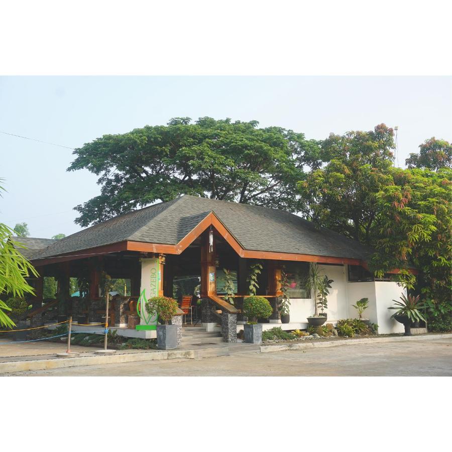 Floating Sanctuary Resort Powered By Cocotel Bulacan Esterno foto