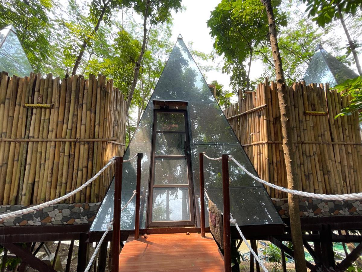 Floating Sanctuary Resort Powered By Cocotel Bulacan Esterno foto