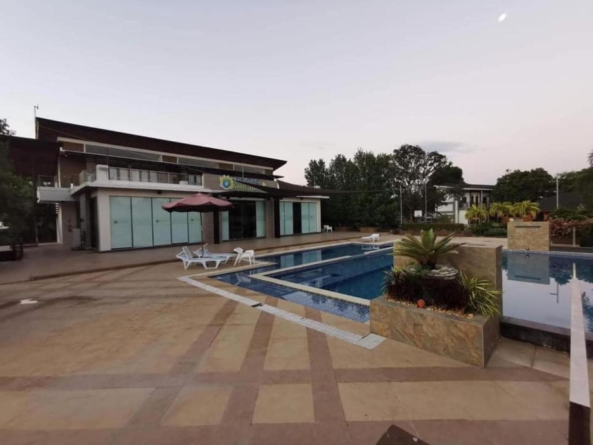 Floating Sanctuary Resort Powered By Cocotel Bulacan Esterno foto