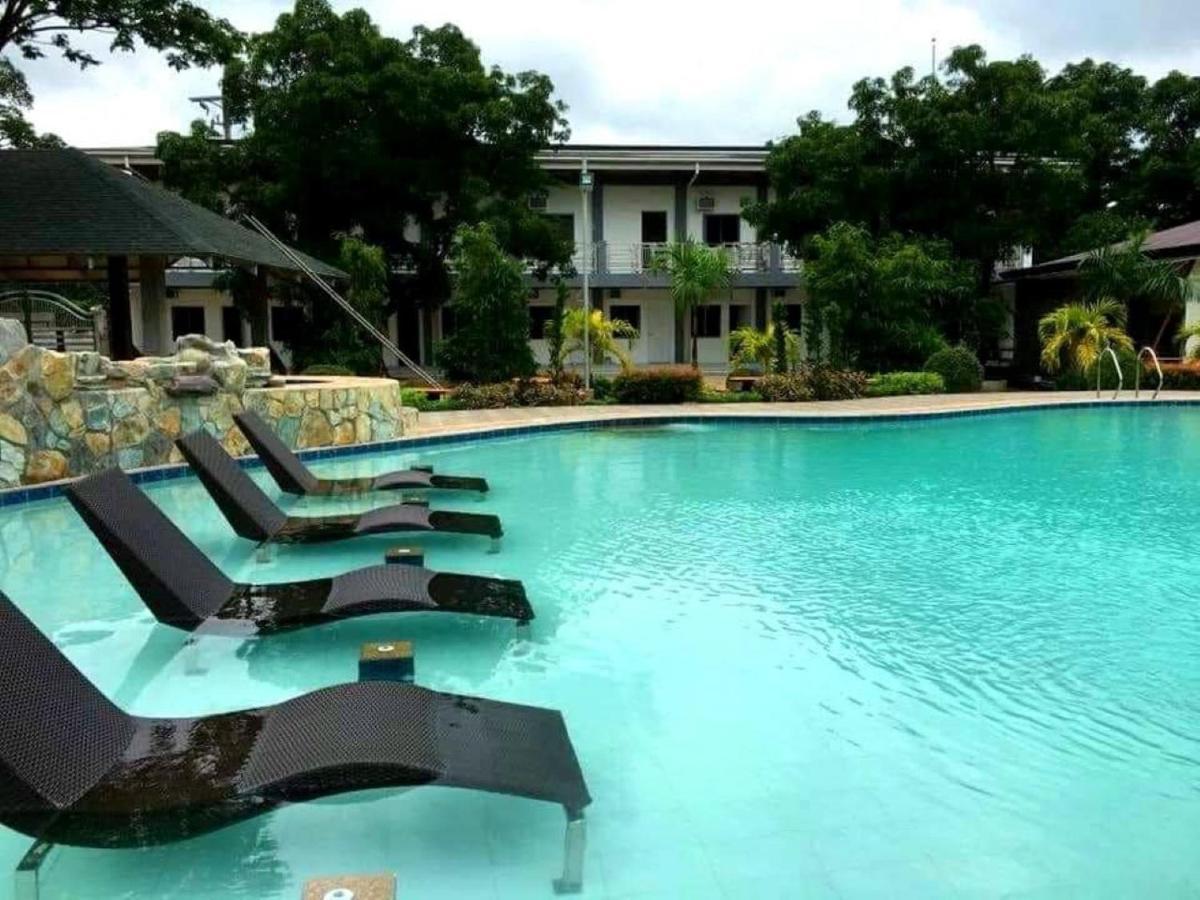 Floating Sanctuary Resort Powered By Cocotel Bulacan Esterno foto