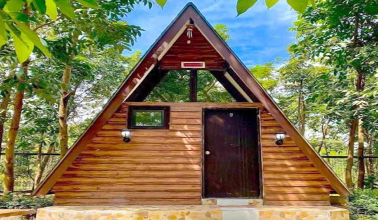 Floating Sanctuary Resort Powered By Cocotel Bulacan Esterno foto